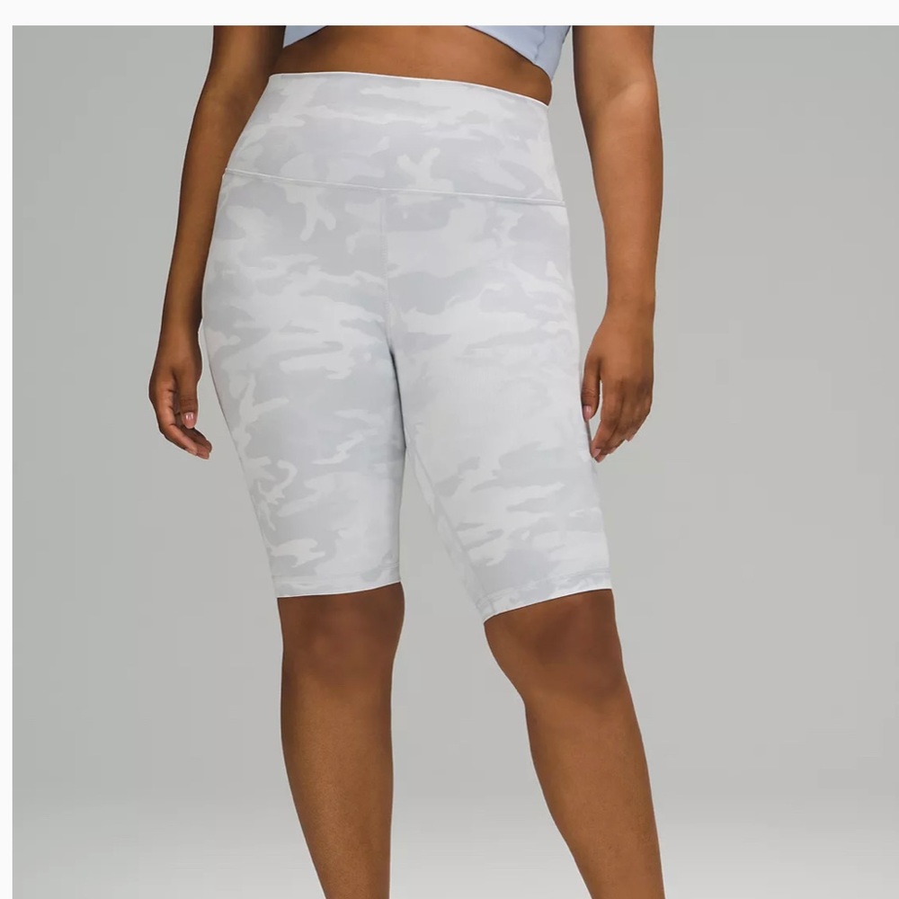 Lululemon White Camo Wunder Under HR Ribbed short 10”
